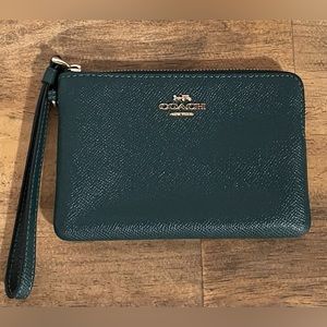 Coach Green Crossgrain Leather Corner Zip Wristlet in pre loved condition.